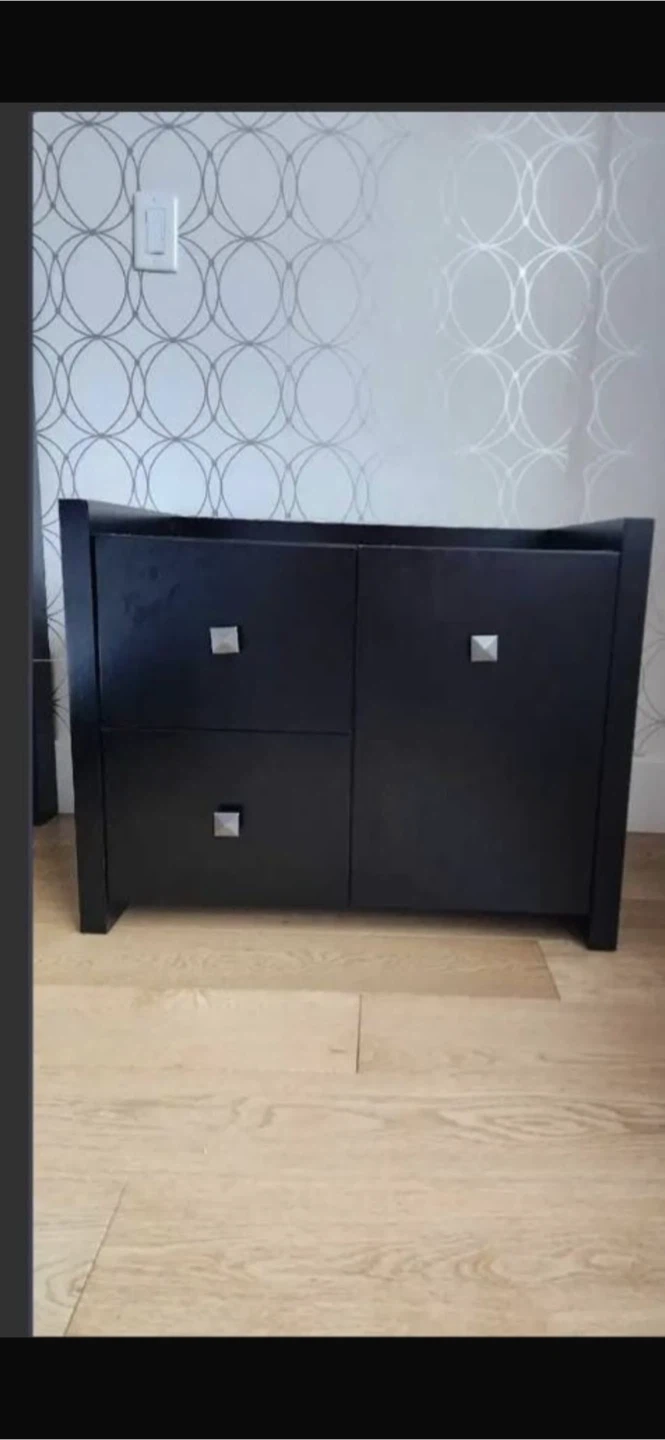 Selling 2 heavy duty nightstands