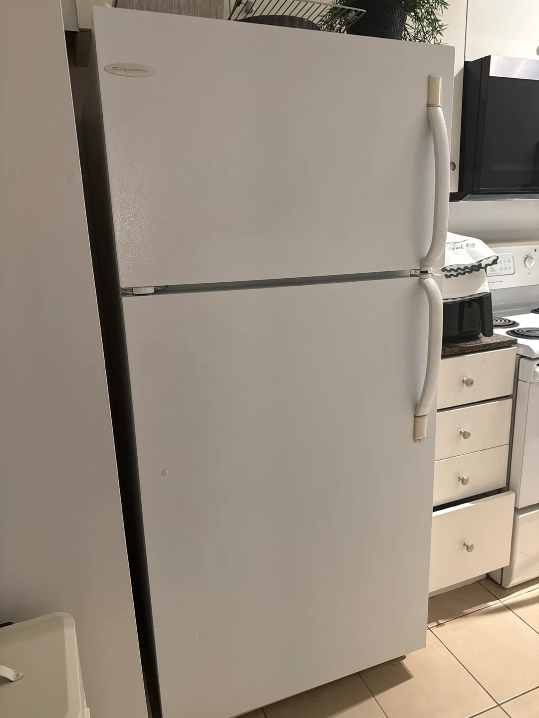 Frigidaire White Top Freezer Refrigerator