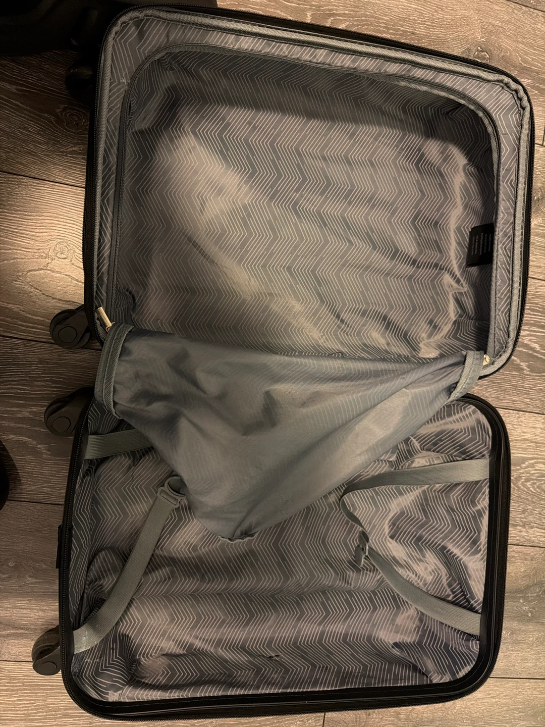 Black Hardside Spinner Luggage - photo 2