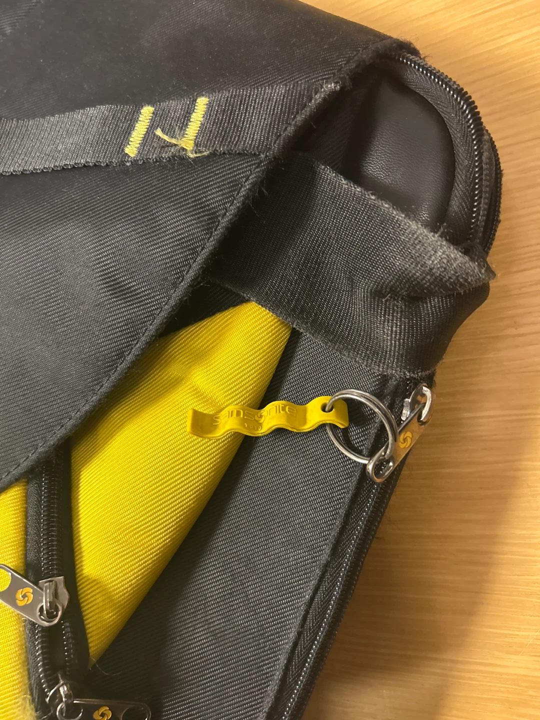 Samsonite Black & Yellow Laptop Bag - photo 4