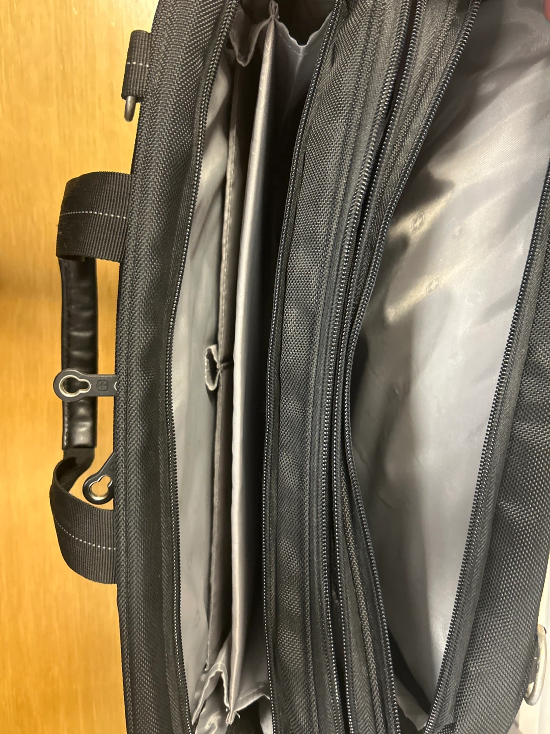 Swiss Gear Black Laptop Bag with Shoulder Strap - photo 2