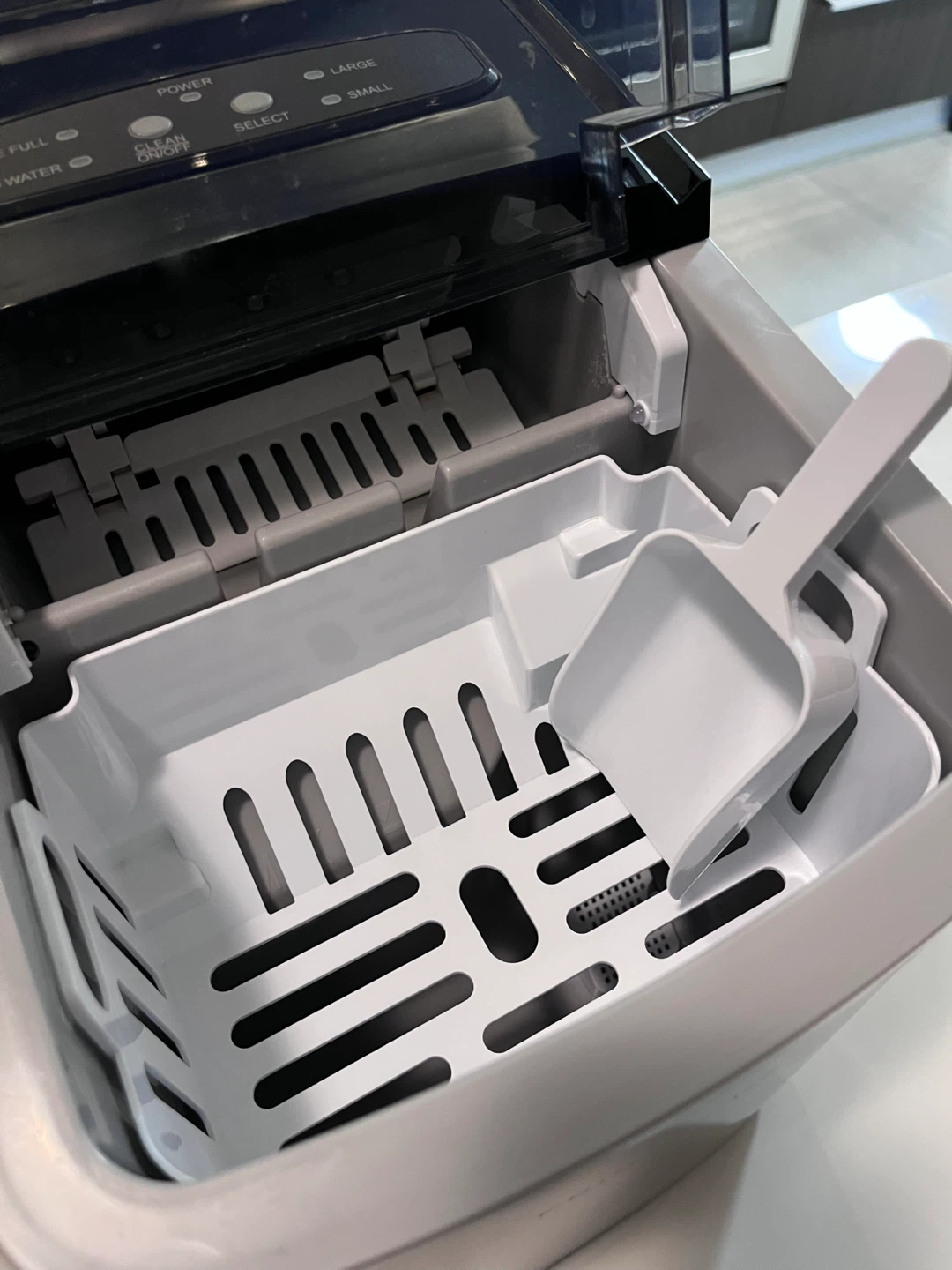 Frigidaire Ice Maker - photo 3