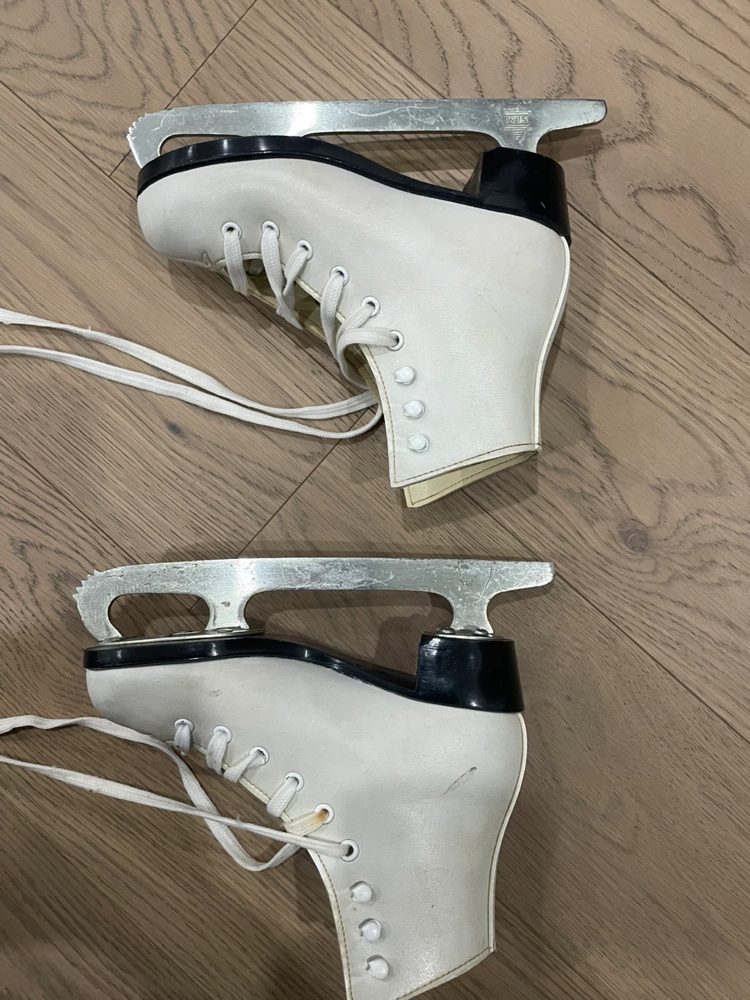 Figure Skates - Size 8-11y (2 pairs available) - photo 2