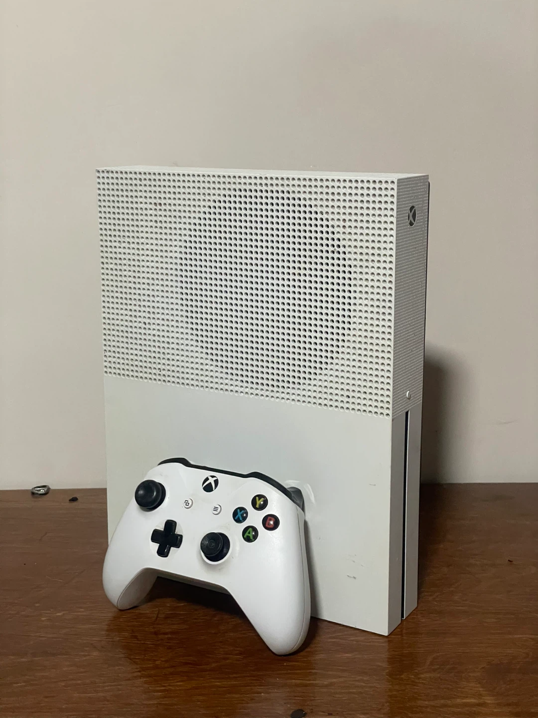 Xbox One S Console Bundle – Controller, Games & Cords Included