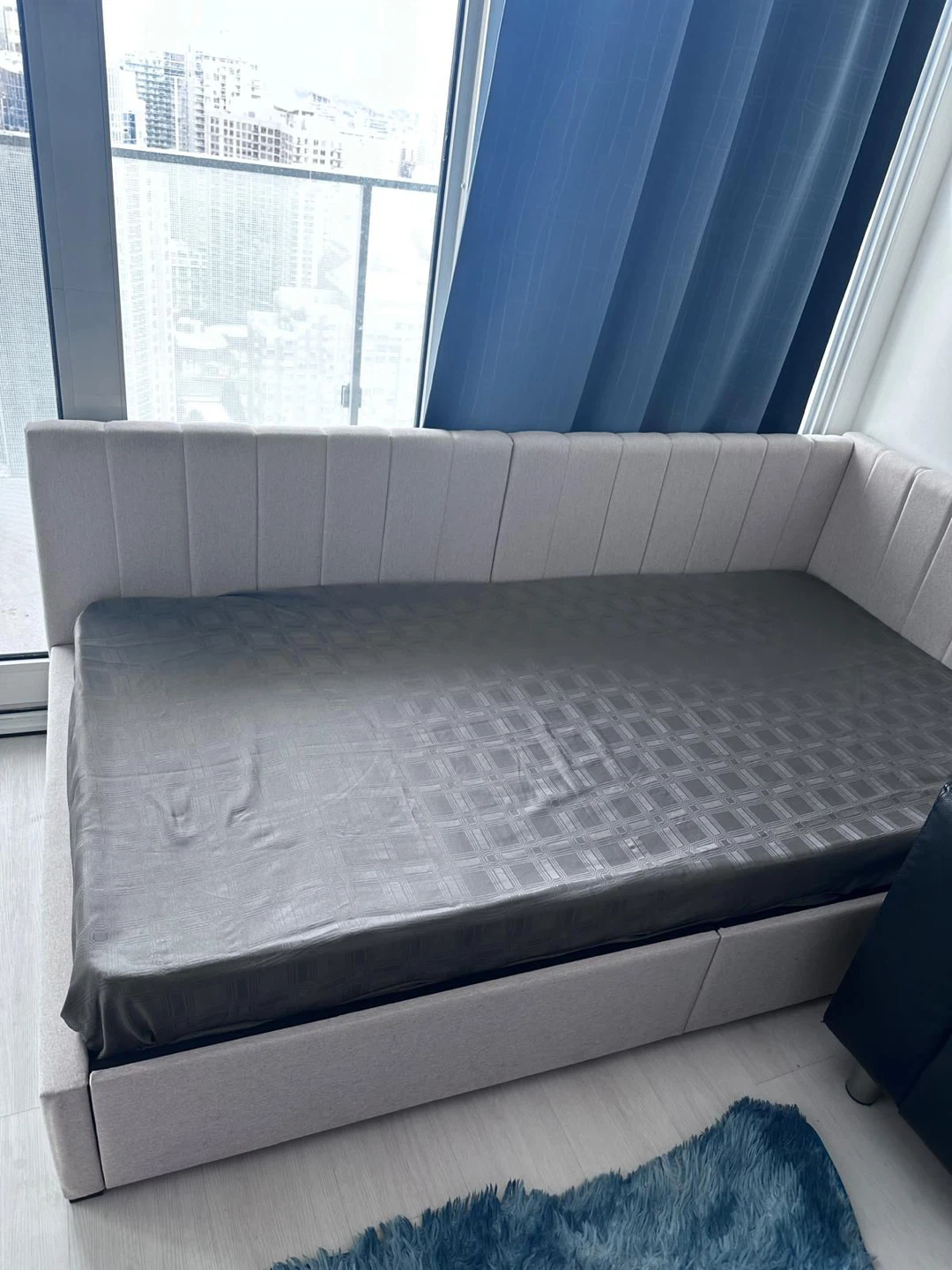 Black leather sofa, ikea daybed and coffee table - photo 3