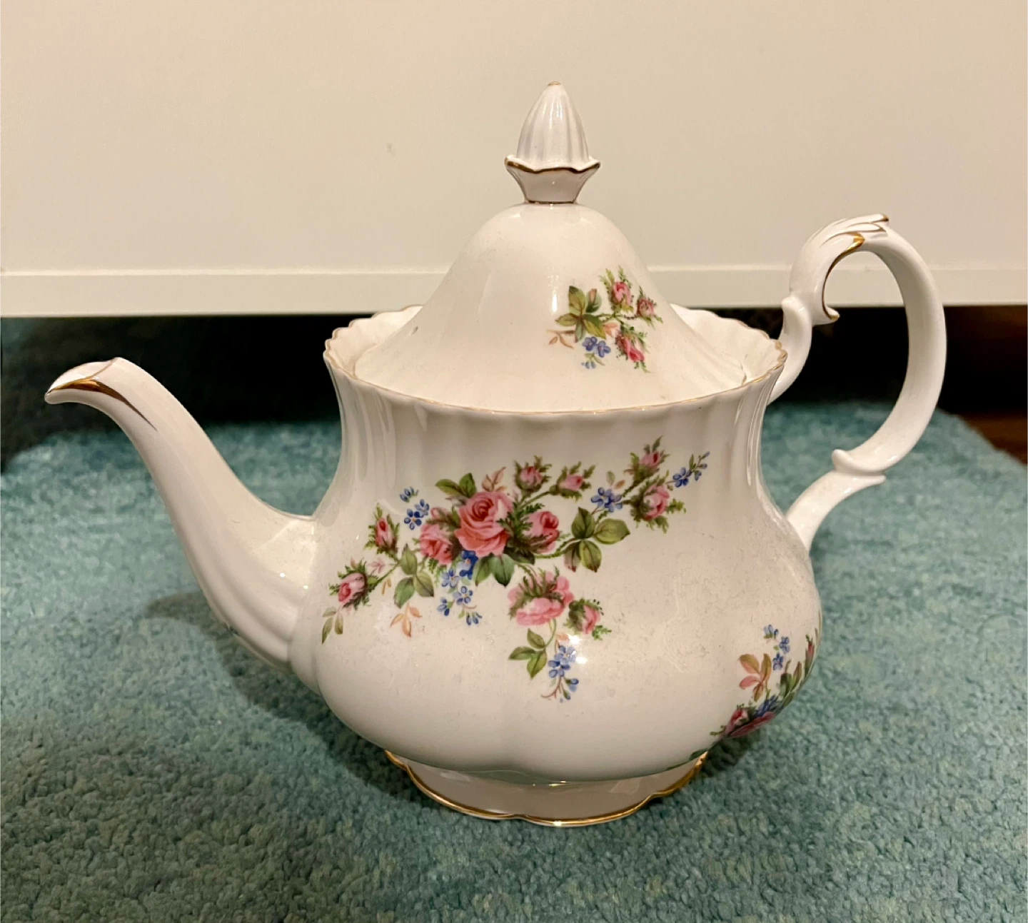 Vintage Royal Albert “ moss rose “ bone china replacement - photo 3