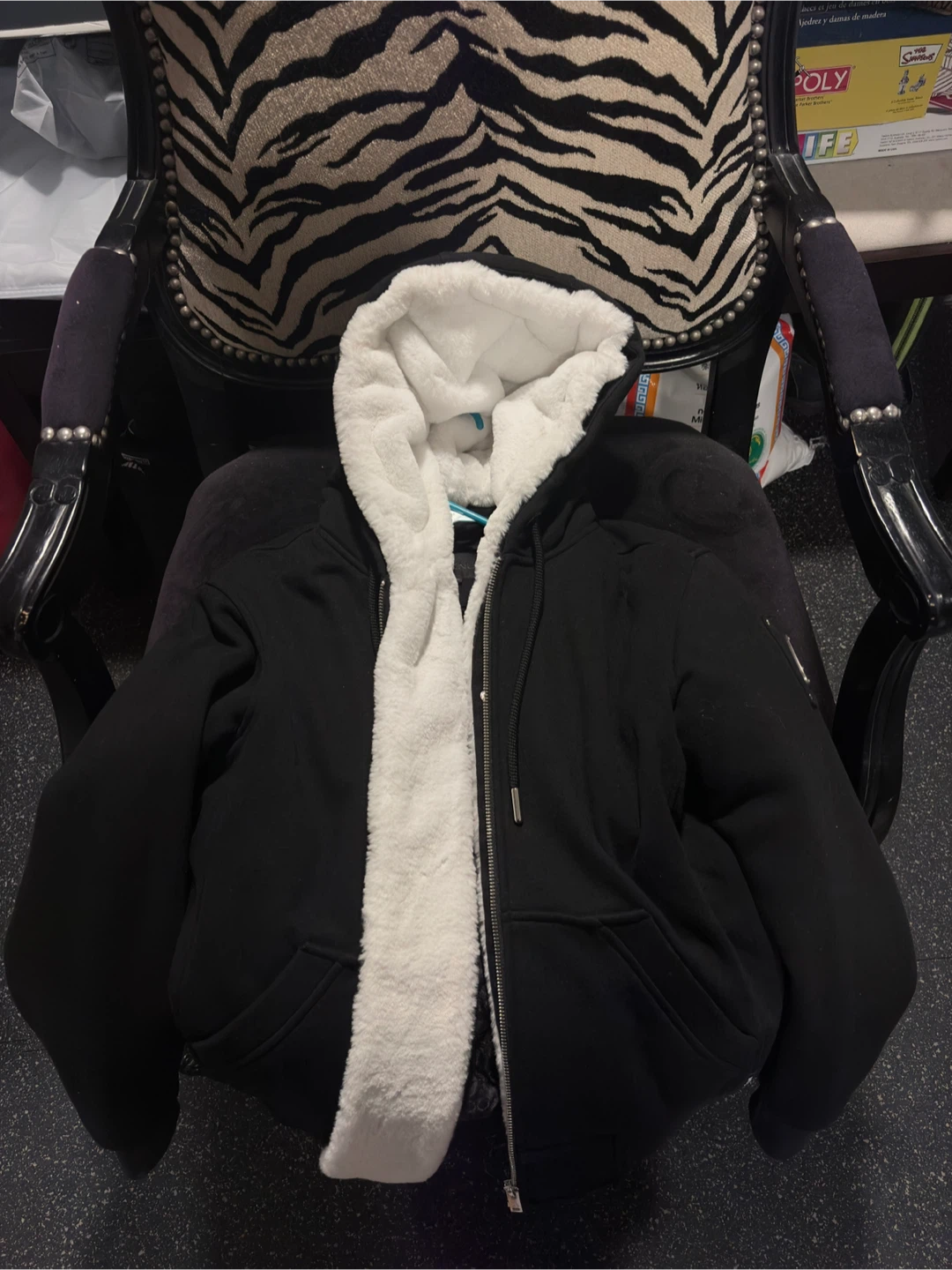 Moose Knuckles Size YOUTH Medium