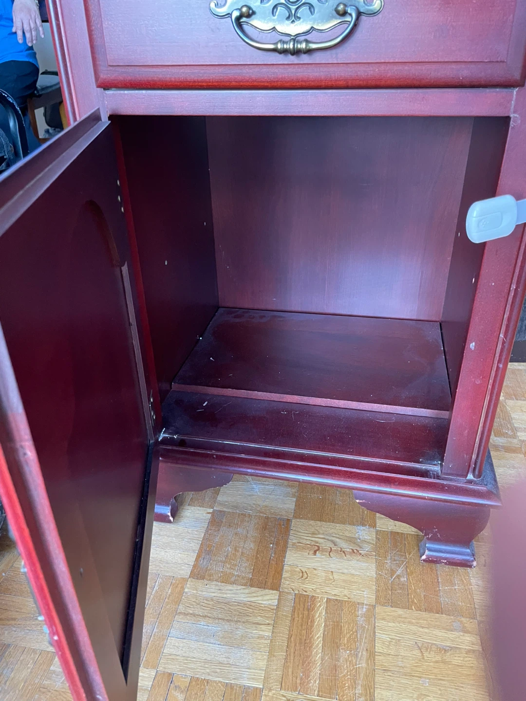 Krug Cherry Wood Nightstand with Drawer and Cabinet - photo 2