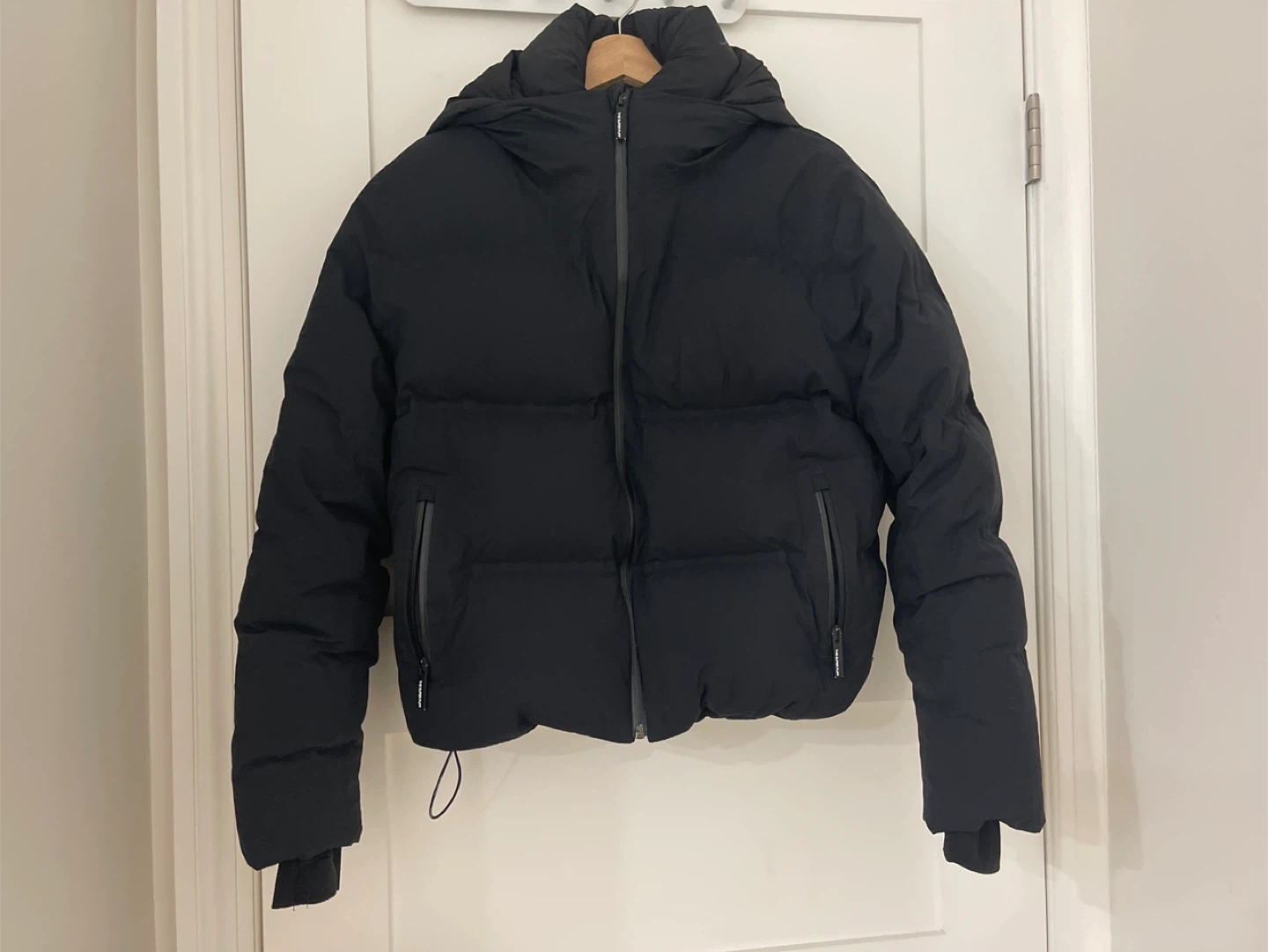 Aritzia shorty super puff size M