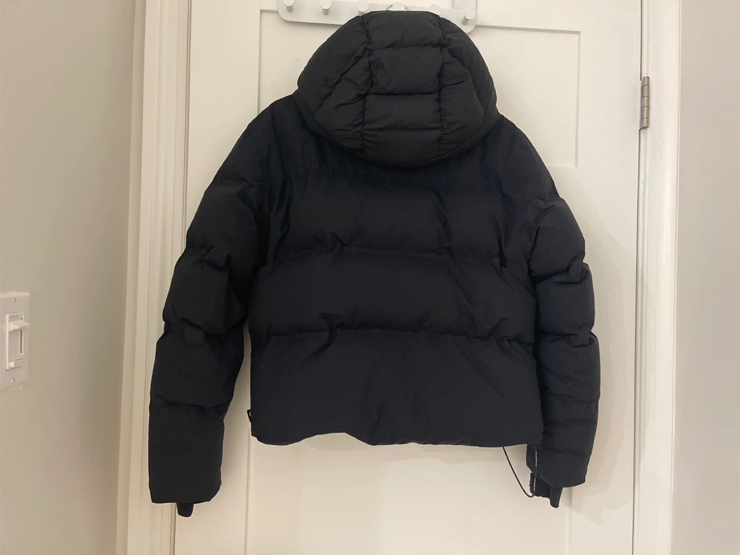 Aritzia shorty super puff size M - photo 2