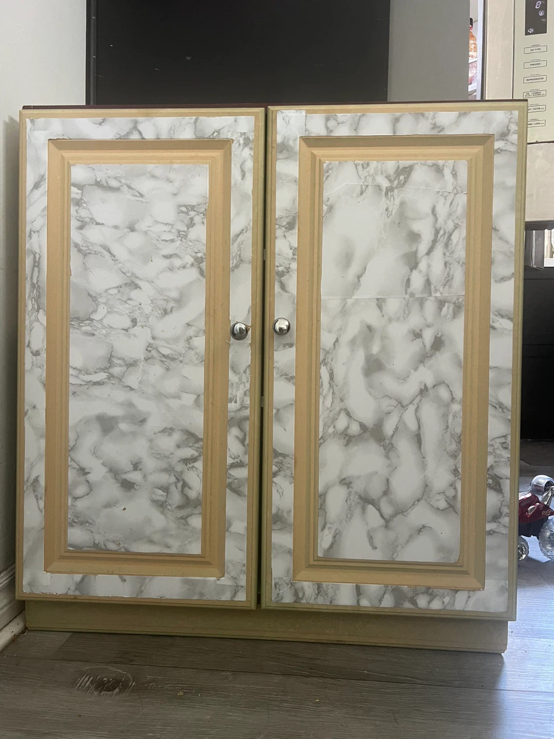 Two-door cabinet with marble-look finish - photo 3