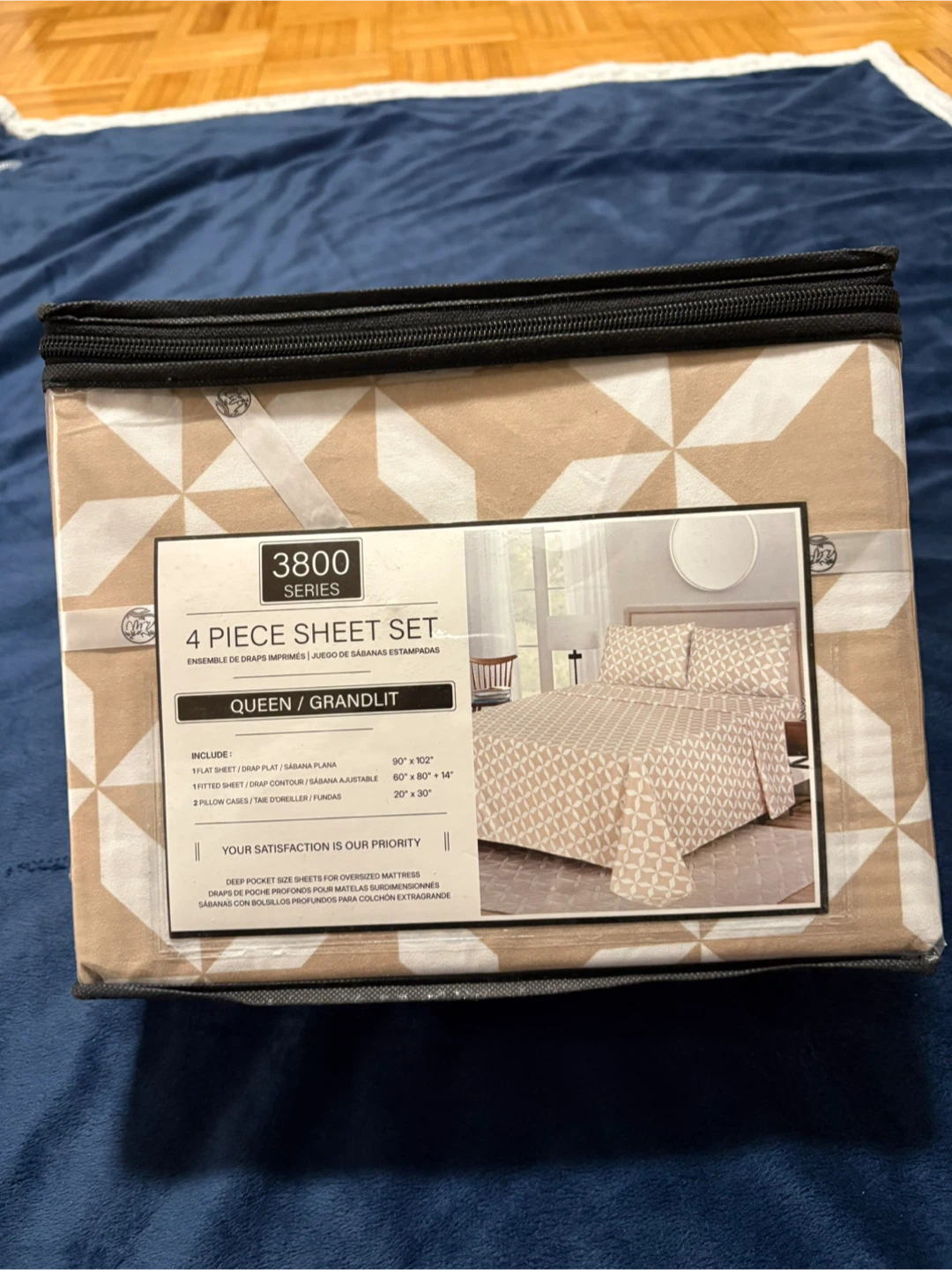 Brand new Queen 4 Piece Sheet Set - Geometric Print