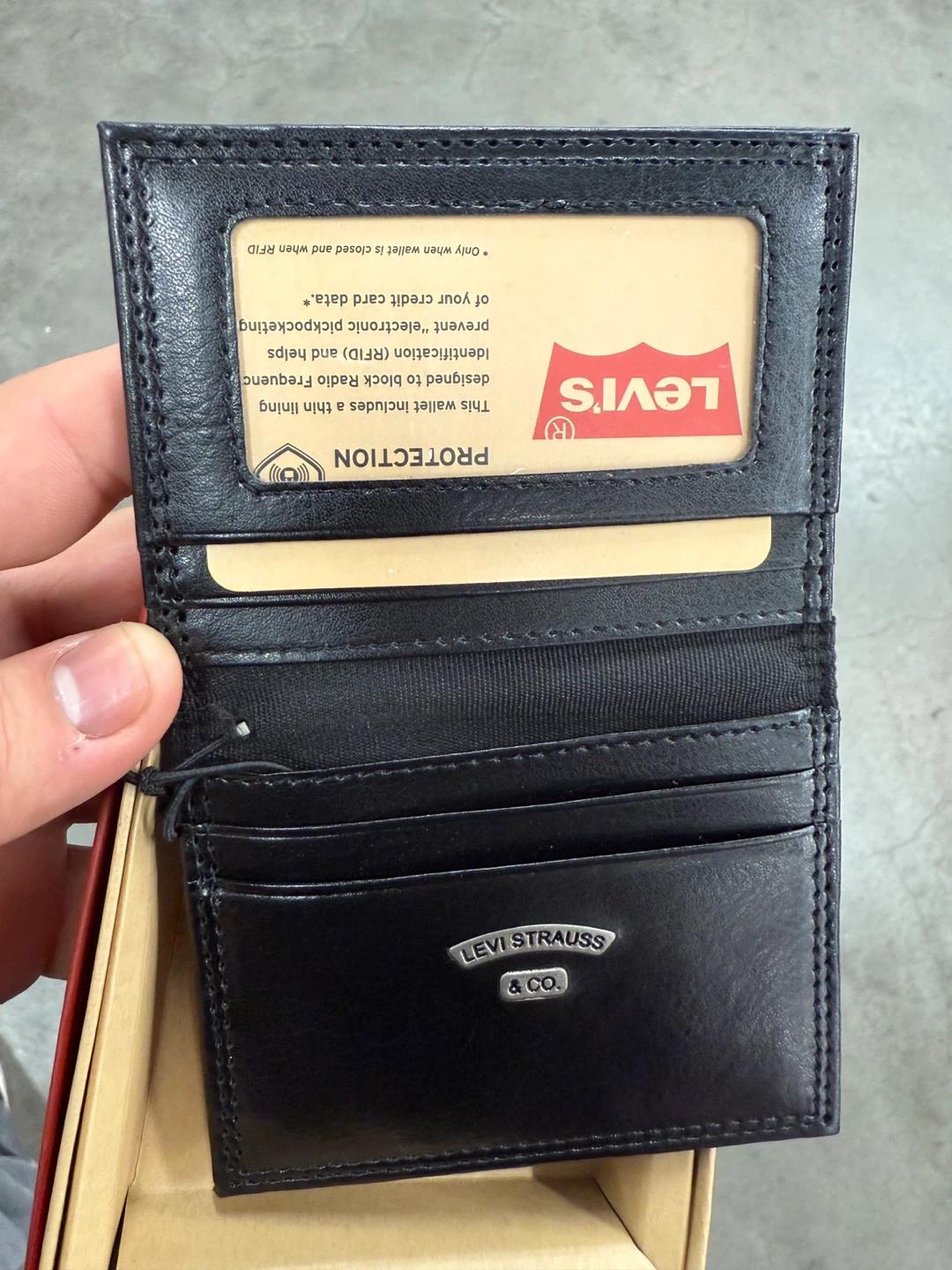 Levi's Black Leather RFID Blocking Card Holder Wallet - photo 3