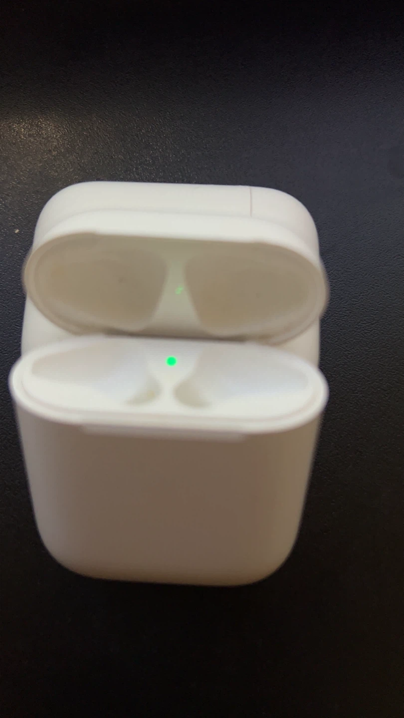 Apple AirPods Charging Case gen 1 - photo 4
