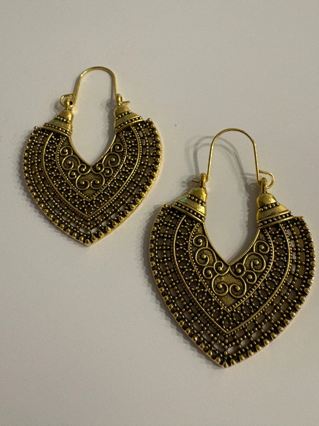 Gold Tone Heart Shaped Filigree Hoop Earrings - photo 4