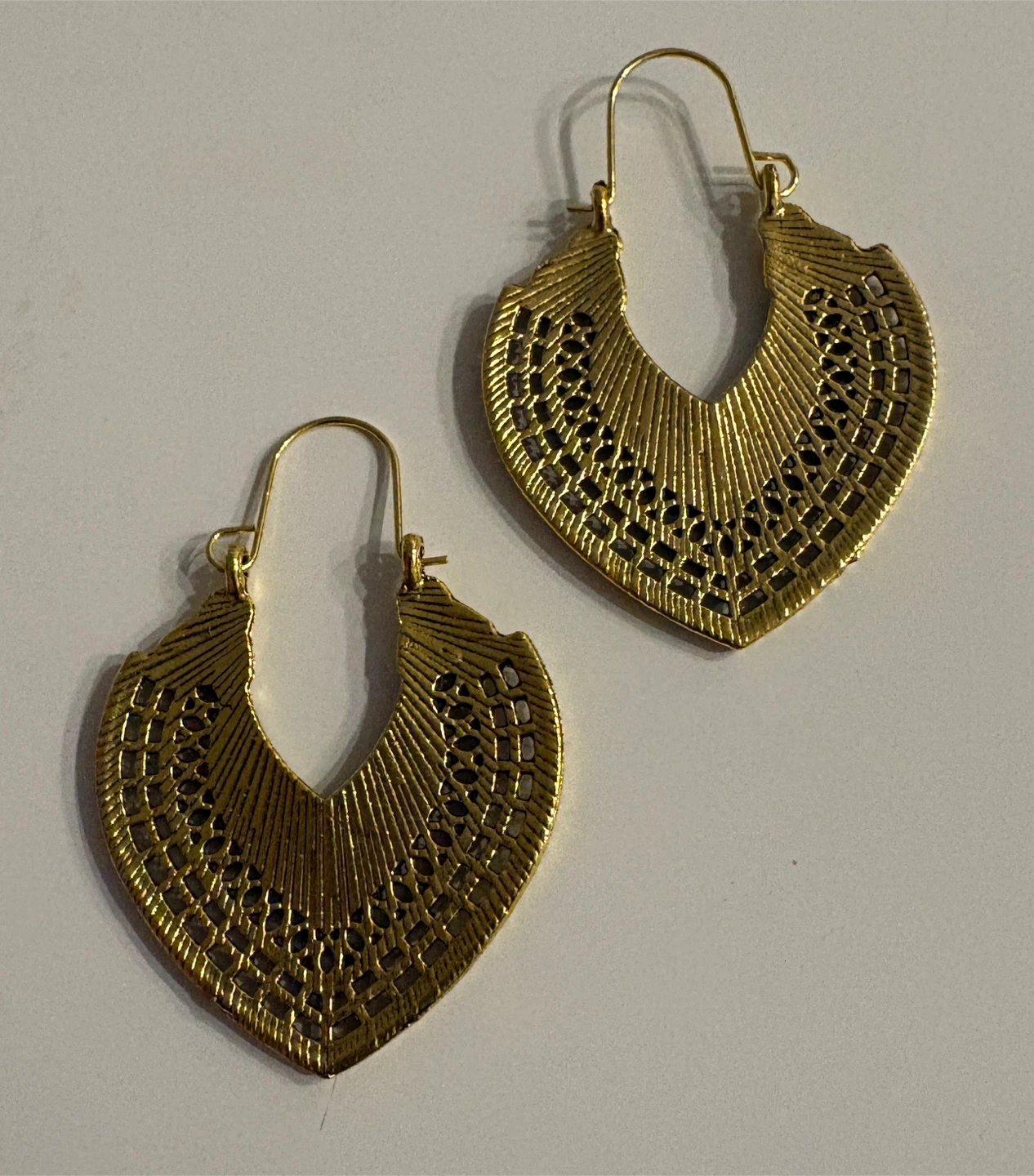 Gold Tone Heart Shaped Filigree Hoop Earrings - photo 2