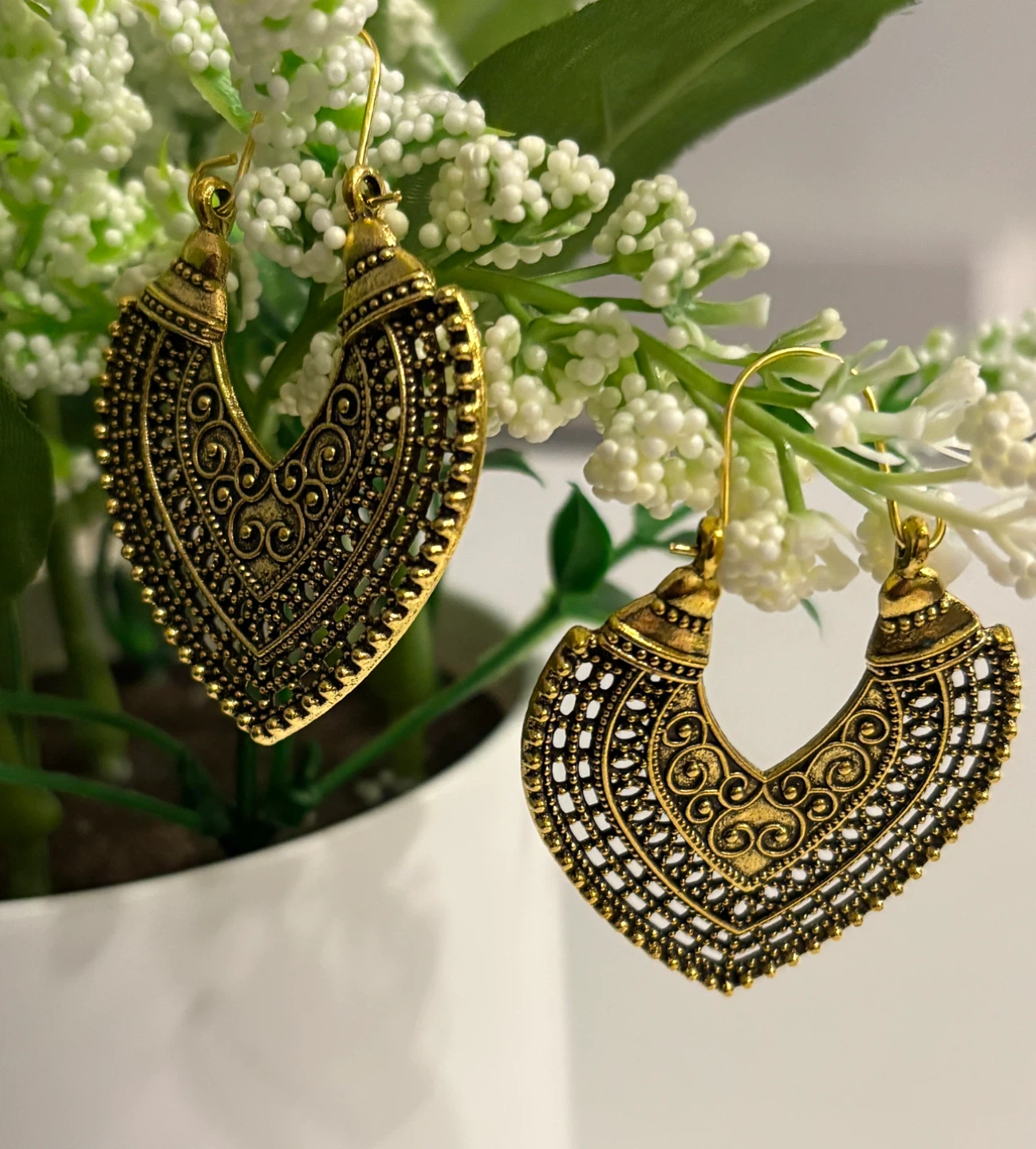 Gold Tone Heart Shaped Filigree Hoop Earrings - photo 3