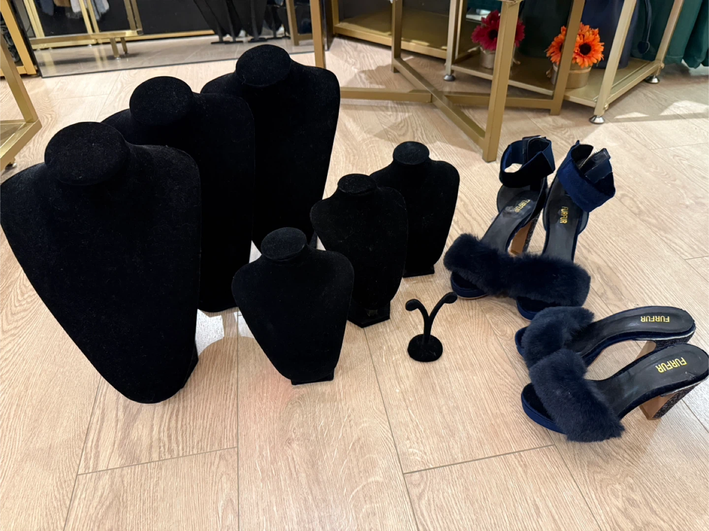 Black Velvet Necklace Displays - photo 2