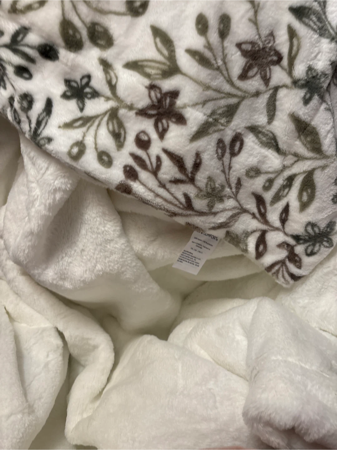 NWOT Life Comfort Fleece Throw 60x70