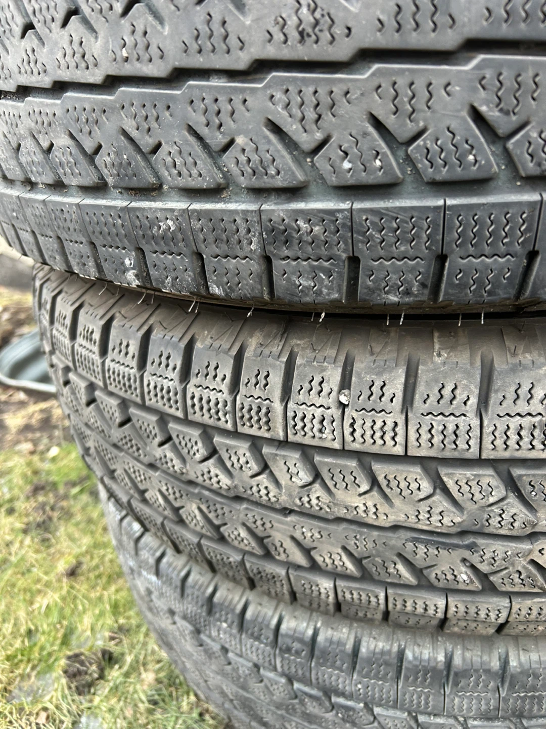 LT225/75R16 Bridgestone Blizzak - 2024 - photo 4