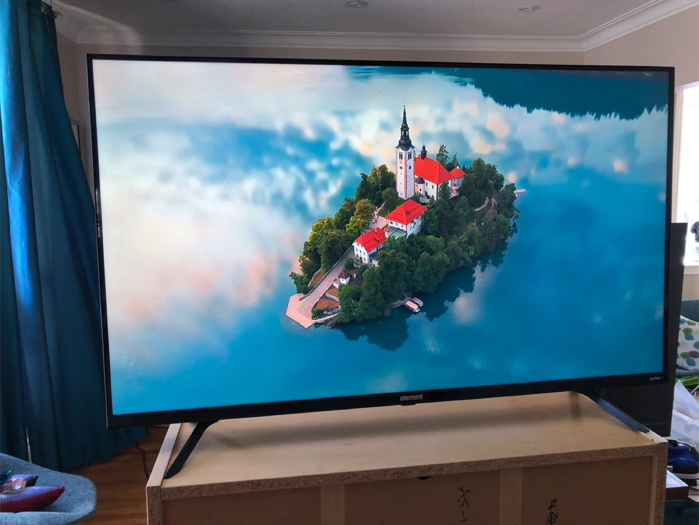 4K Smart TV- 43” Element Xumo TV