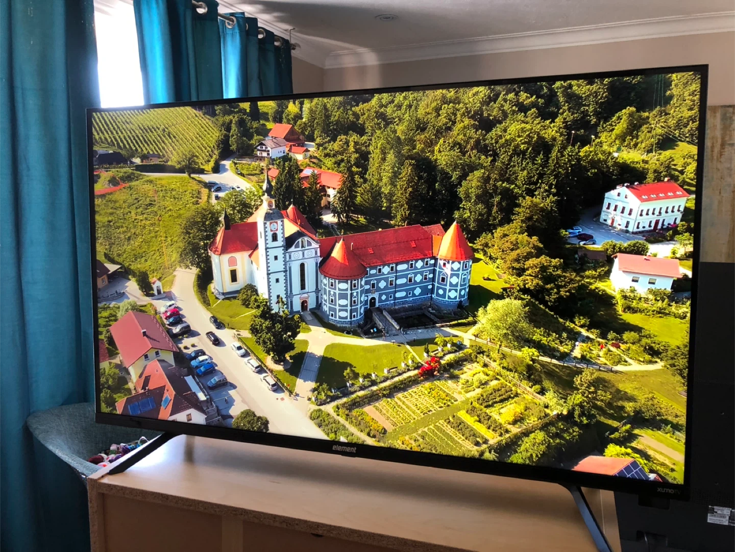 4K Smart TV- 43” Element Xumo TV - photo 2