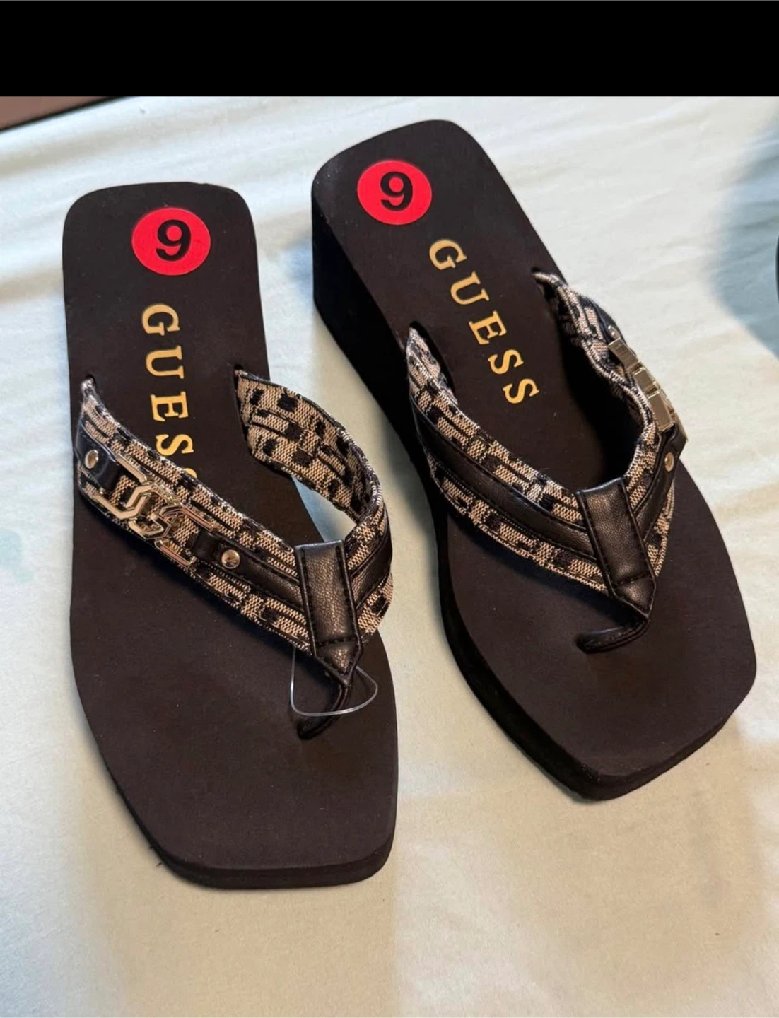 GUESS Women's Flip Flops Size 6 Wedge
