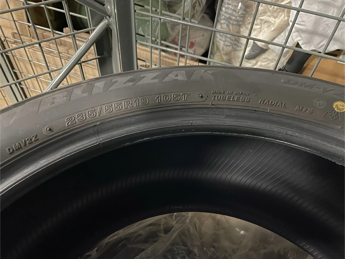 Bridgestone Blizzak DM-V2 Winter Tire 235/55R19 105T