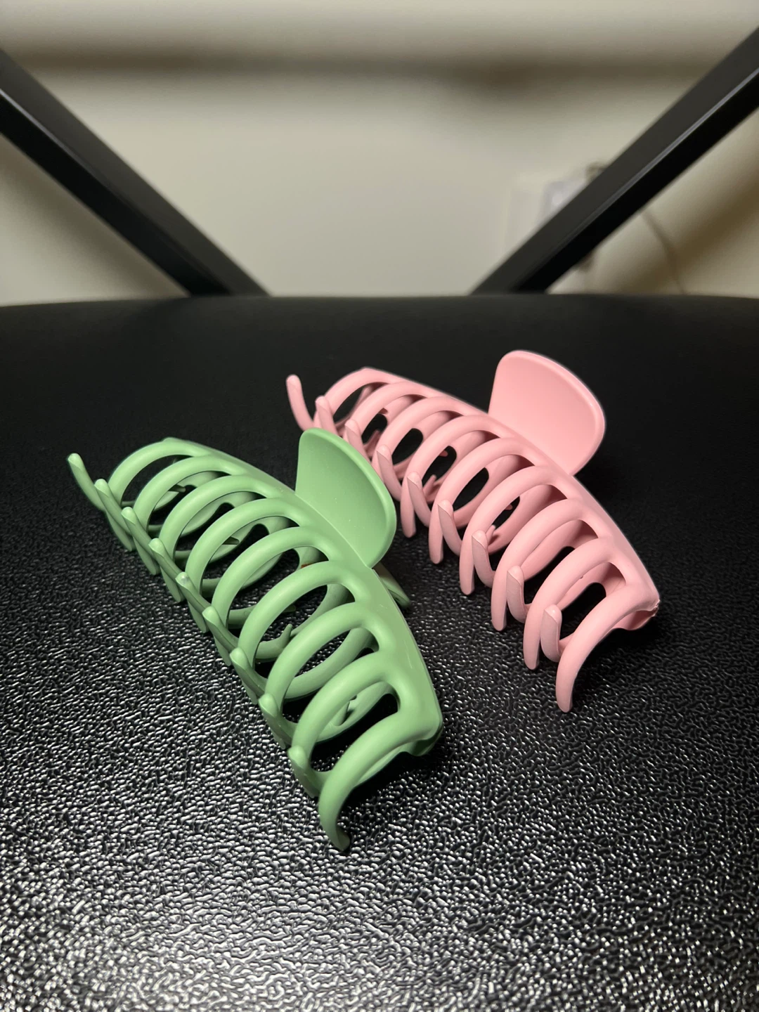Set of 2 Matte Claw Clips - Green and Pink