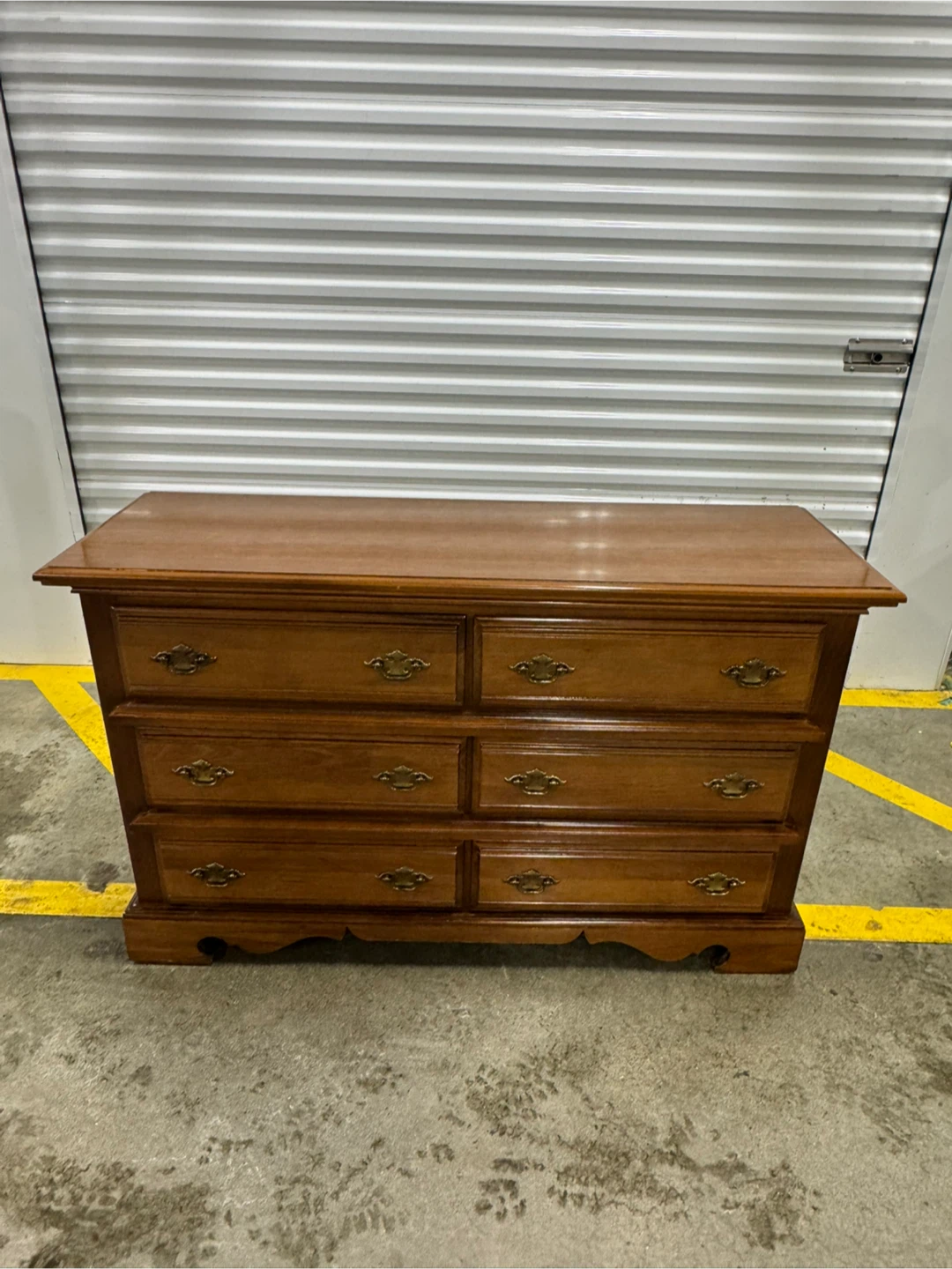 Free delivery dresser wood