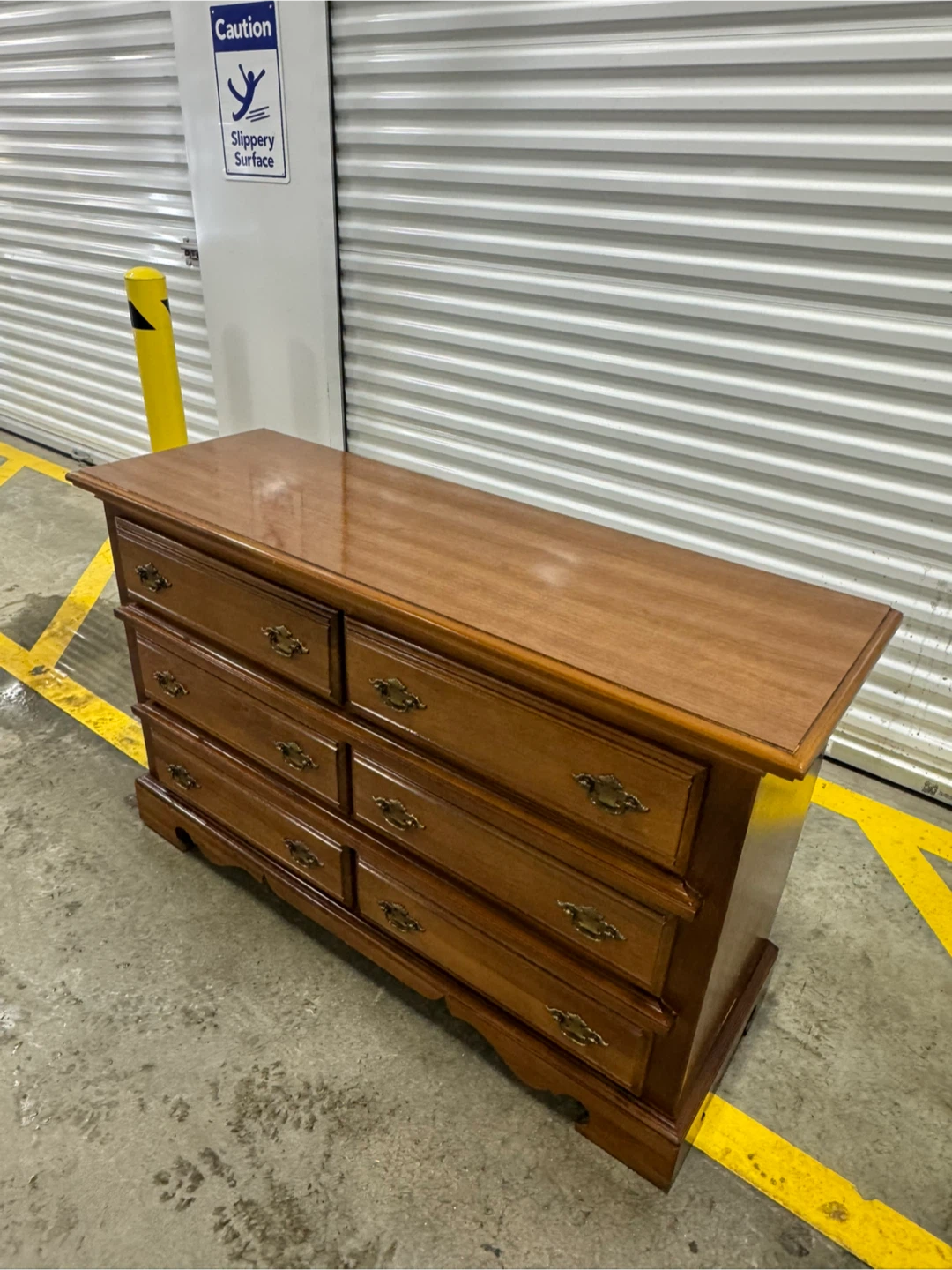 Free delivery dresser wood - photo 2
