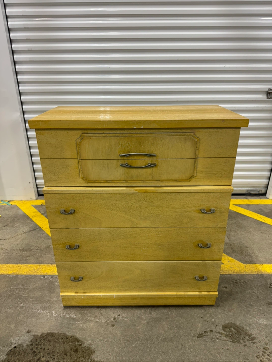 Free delivery dresser mcm
