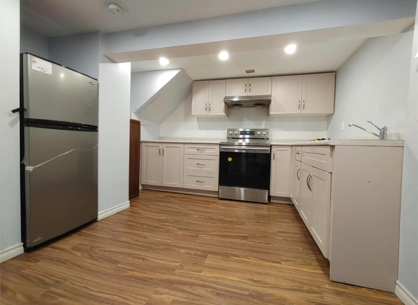 Spacious basement in Scarborough - photo 3