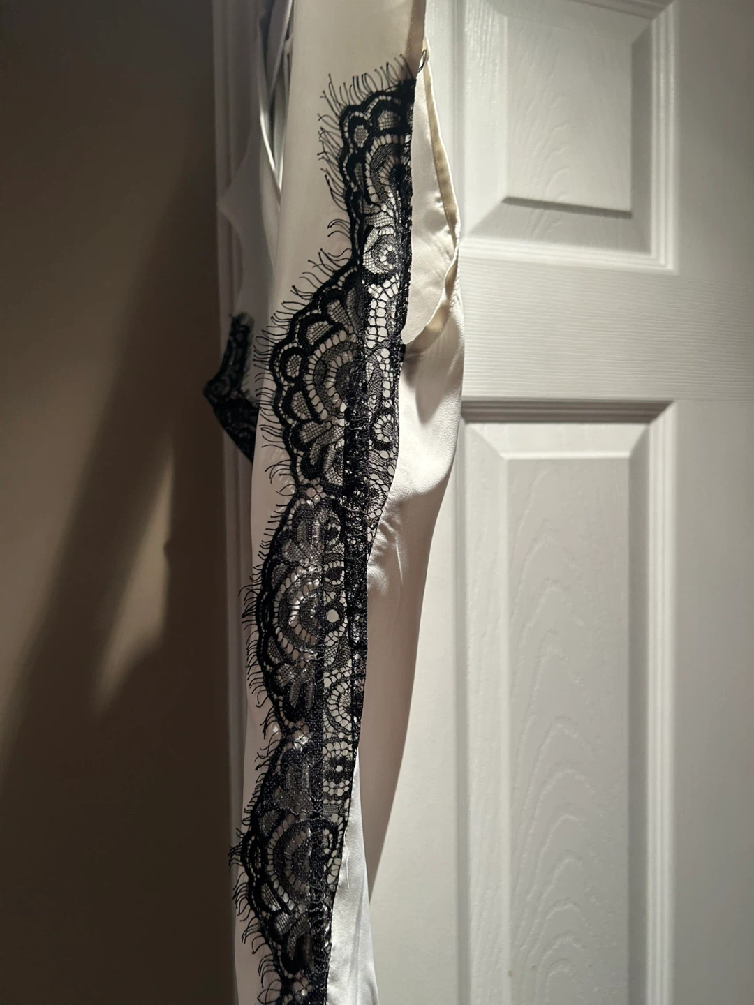 BNWOT Dynamite White Lace Trim Sleeveless Top - photo 2
