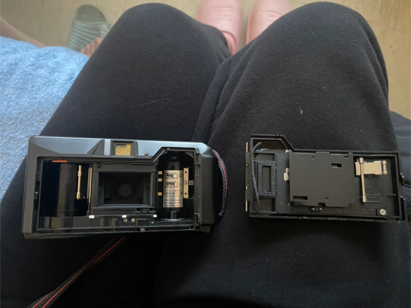 Yashica Film Camera with Case - photo 3