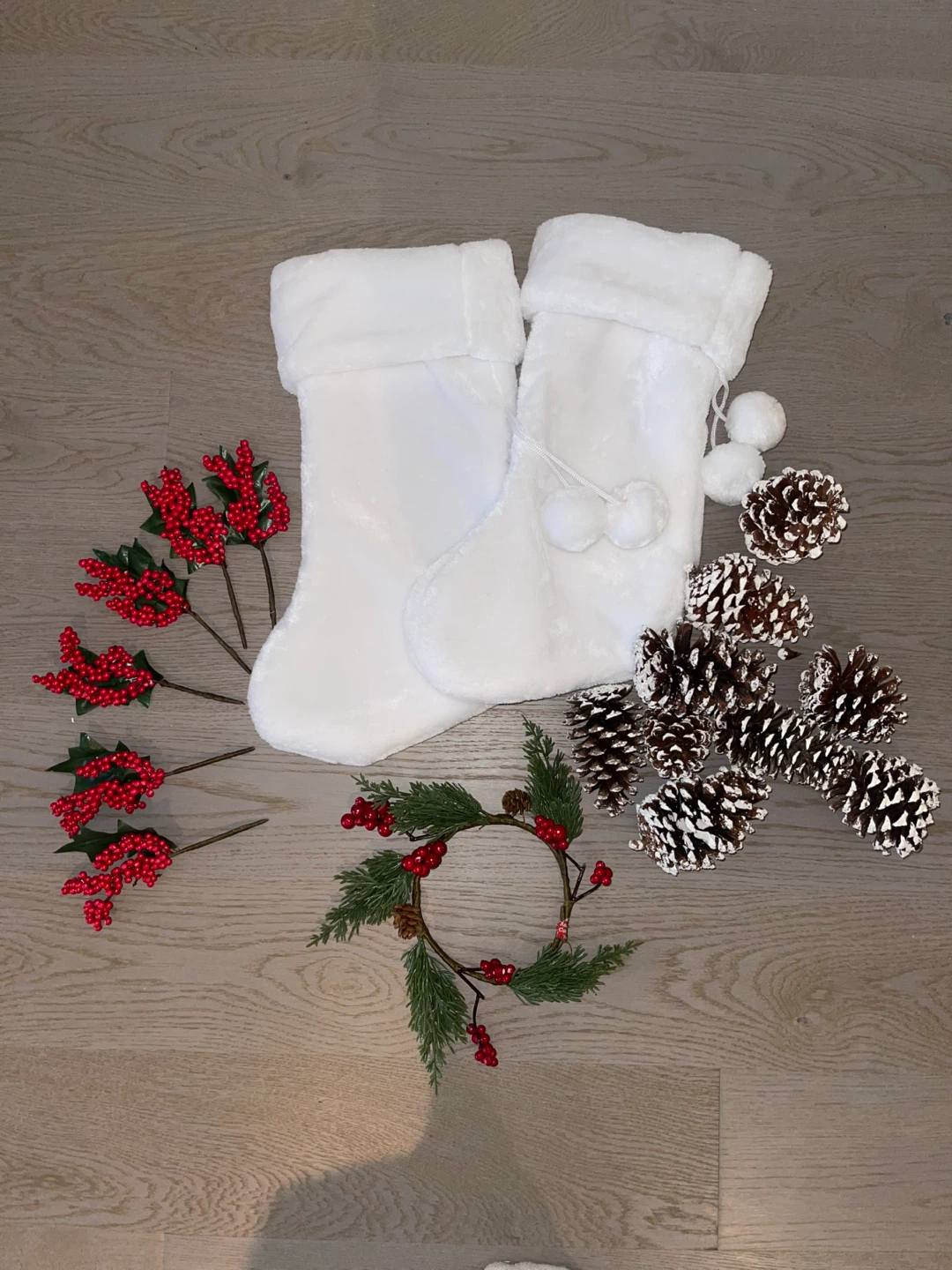 Box of Christmas decorations - photo 2