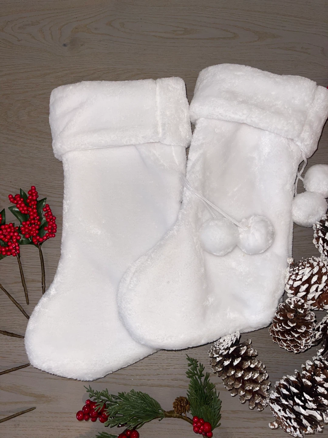 Box of Christmas decorations - photo 3