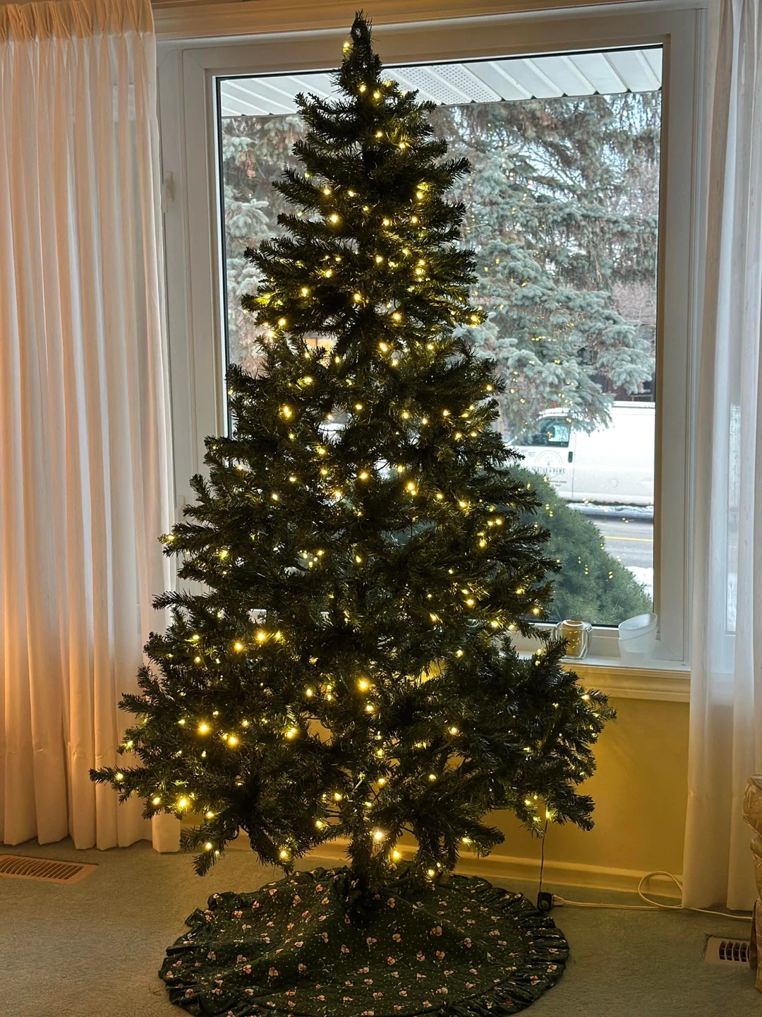 NOMA 7" Dresden Pre-Lit Colour-Changing Tree - photo 2