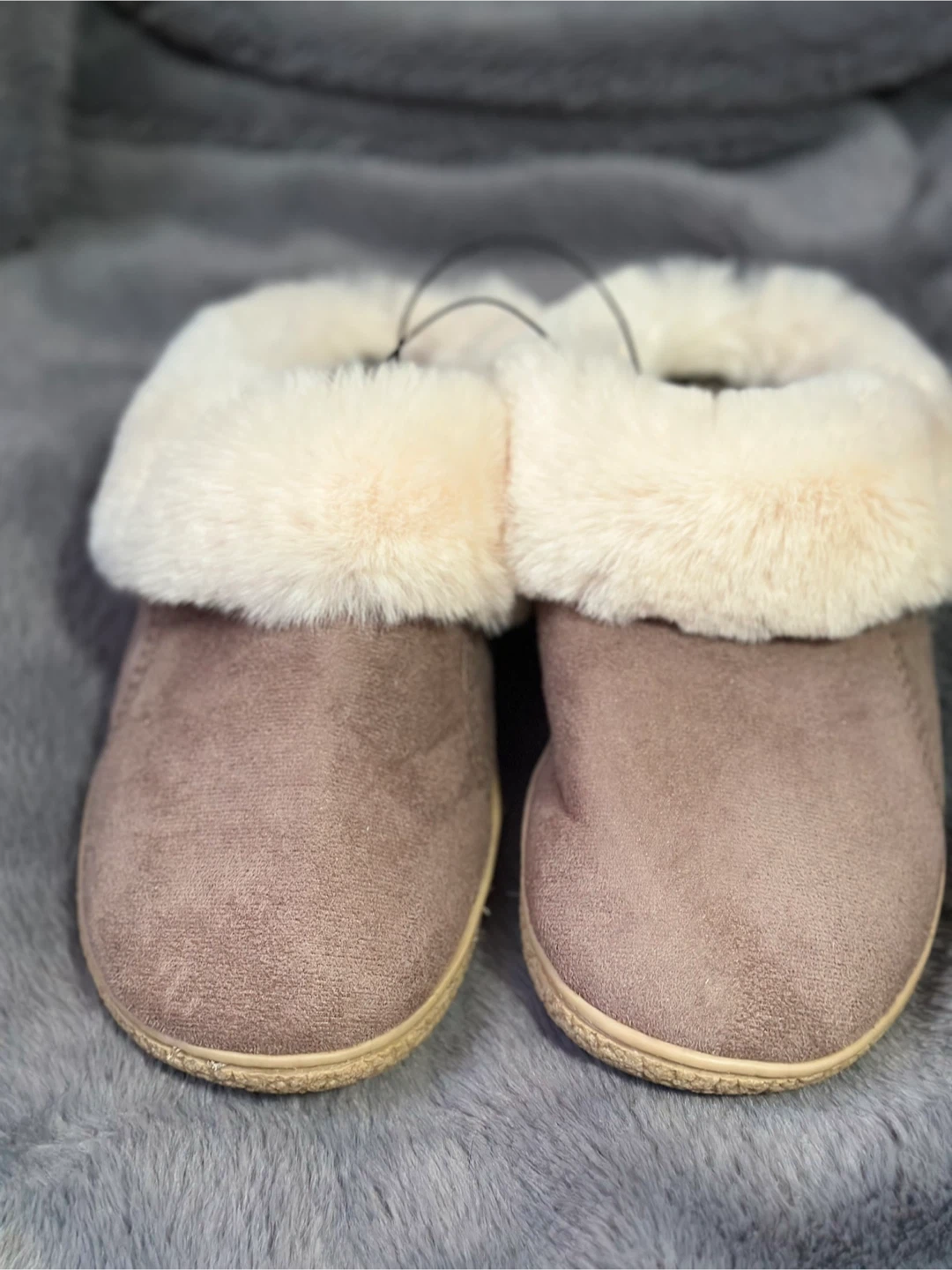 Isotoner Women's Slippers Size 6-7 - photo 2