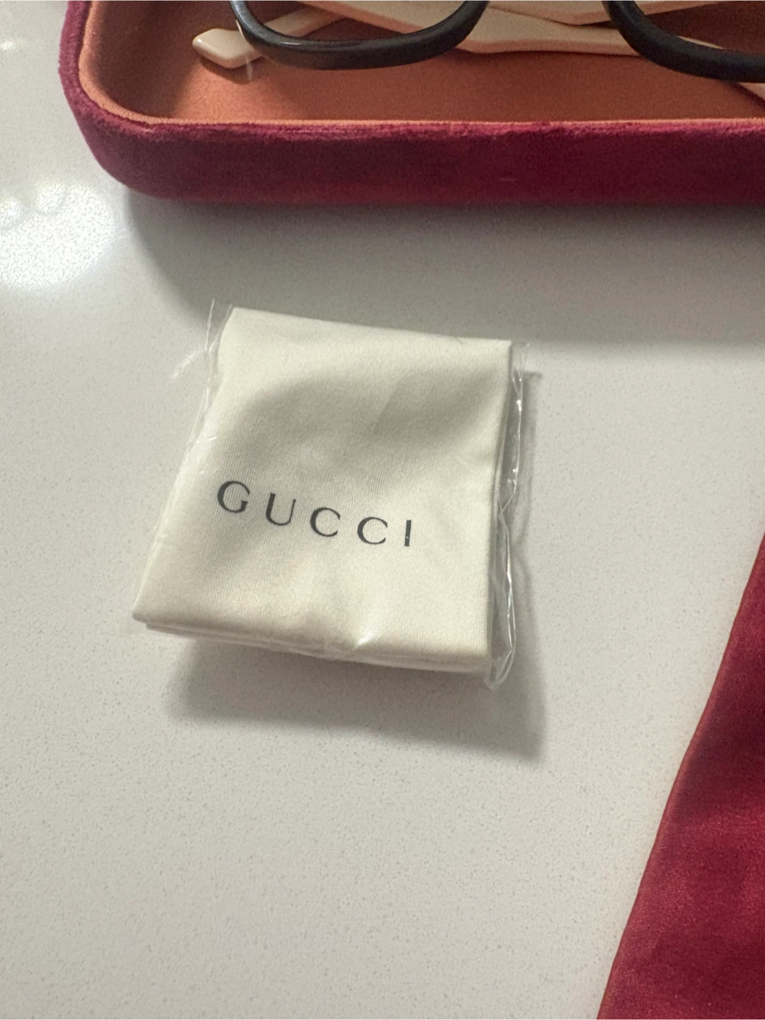 Monture Gucci avec étui et sac - photo 3