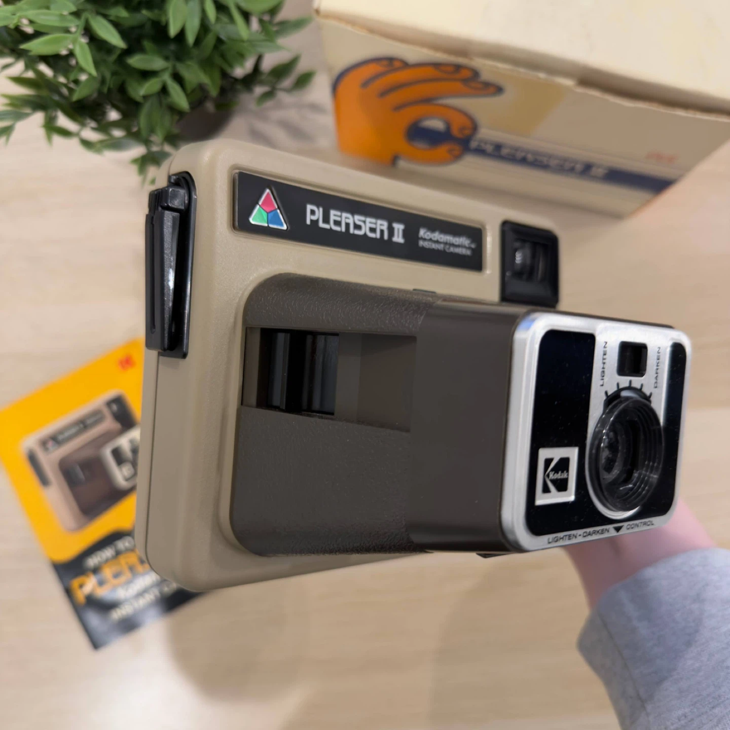 Kodak Pleaser II Kodamatic Instant Camera - photo 5