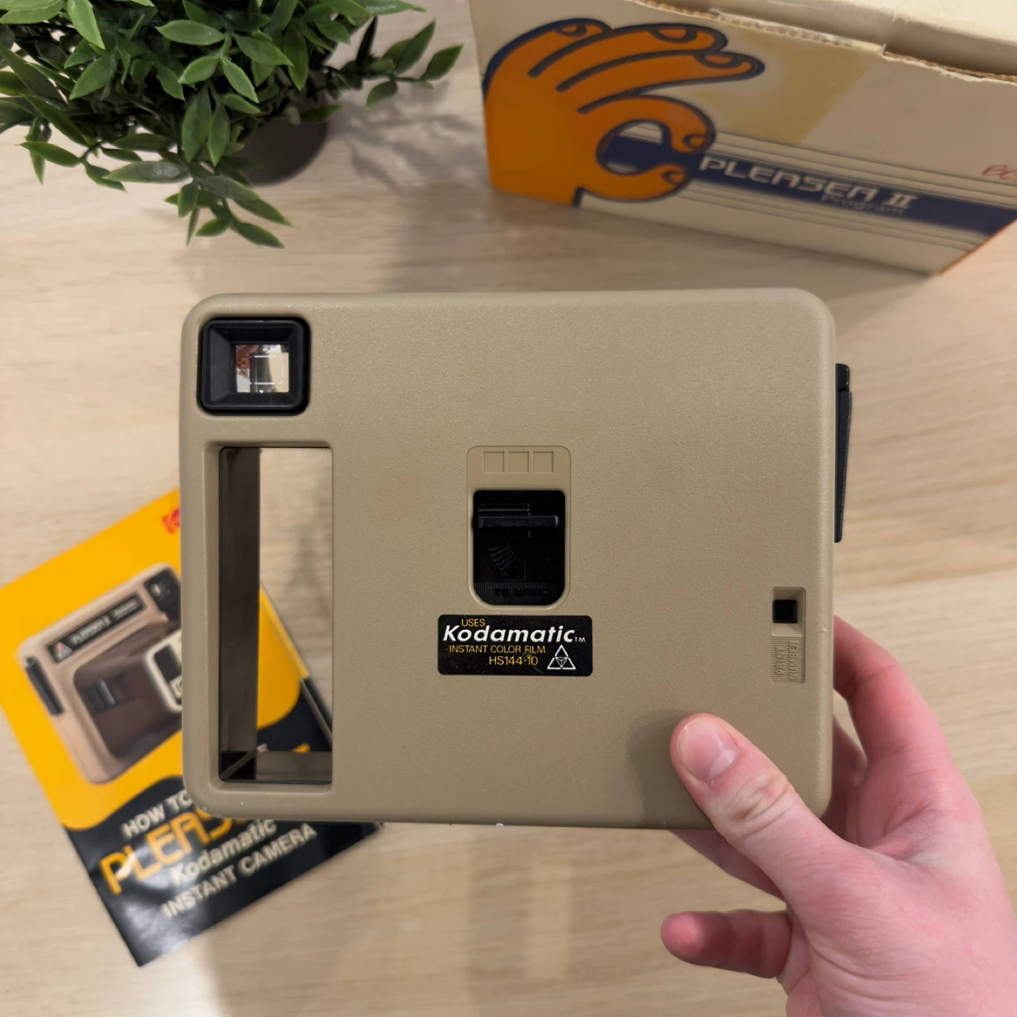 Kodak Pleaser II Kodamatic Instant Camera - photo 4