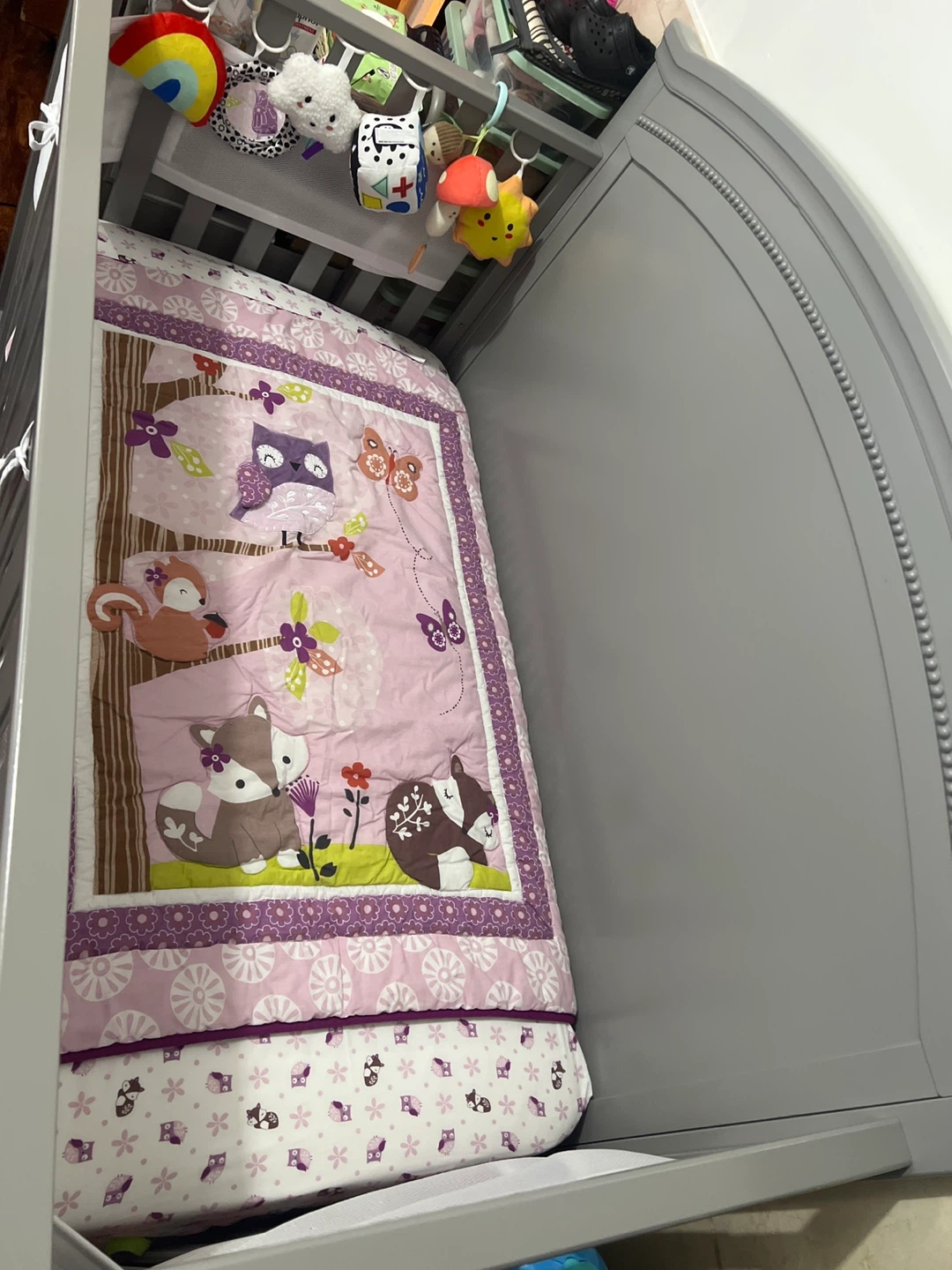 Storkcraft Gray Convertible Crib with Bedding - photo 3