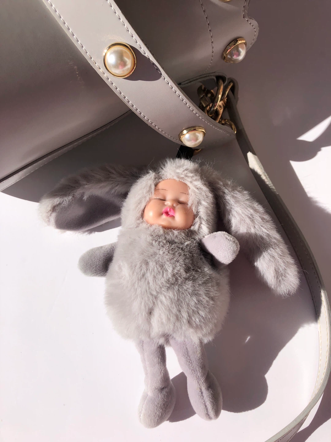Grey bucket bag with pearl details and fuzzy charm - photo 4