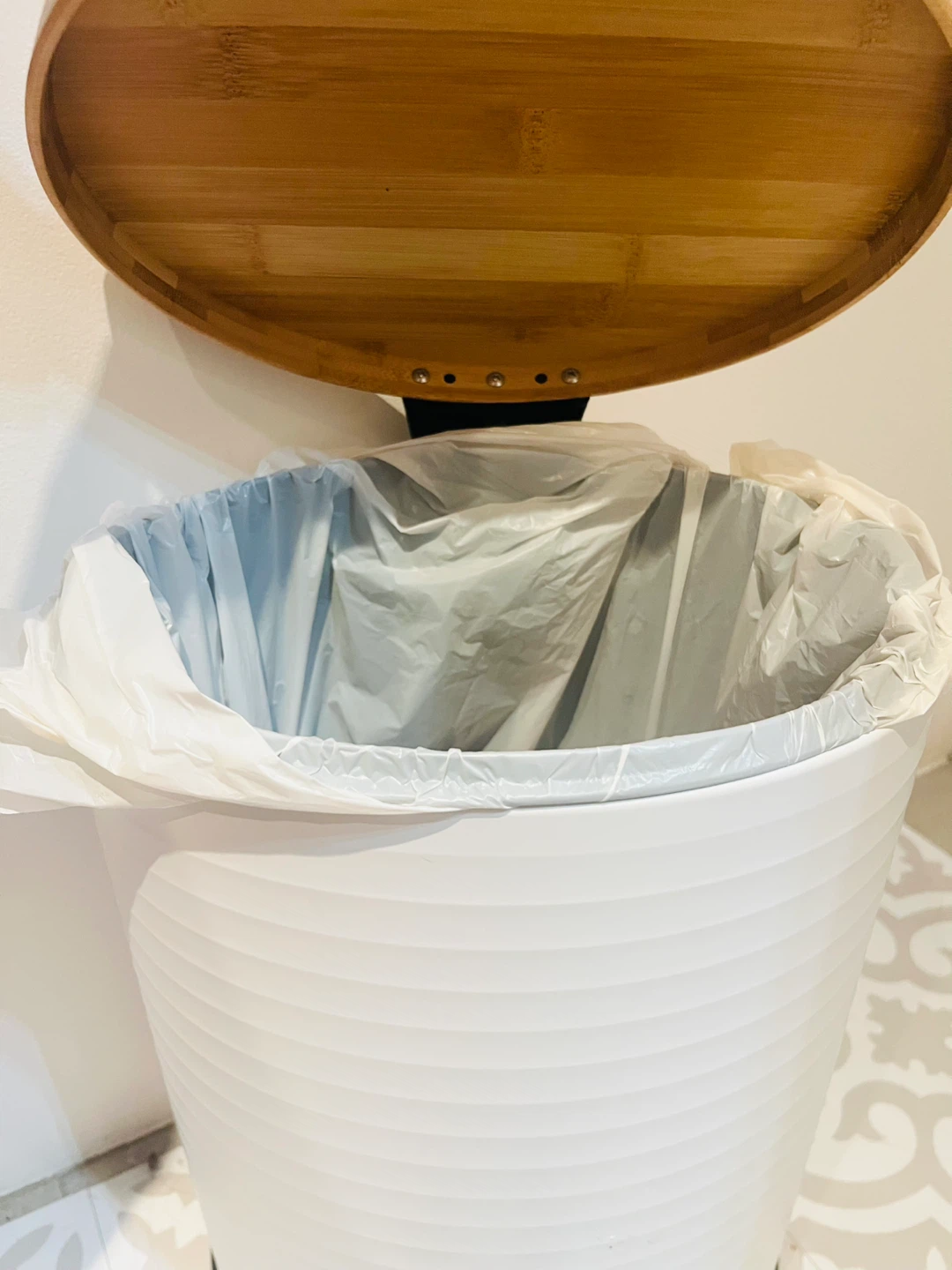 White Pedal Trash Can with Bamboo Lid - photo 2
