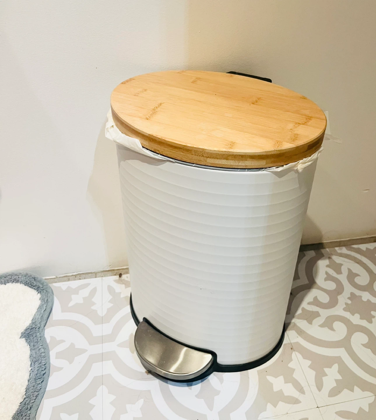 White Pedal Trash Can with Bamboo Lid