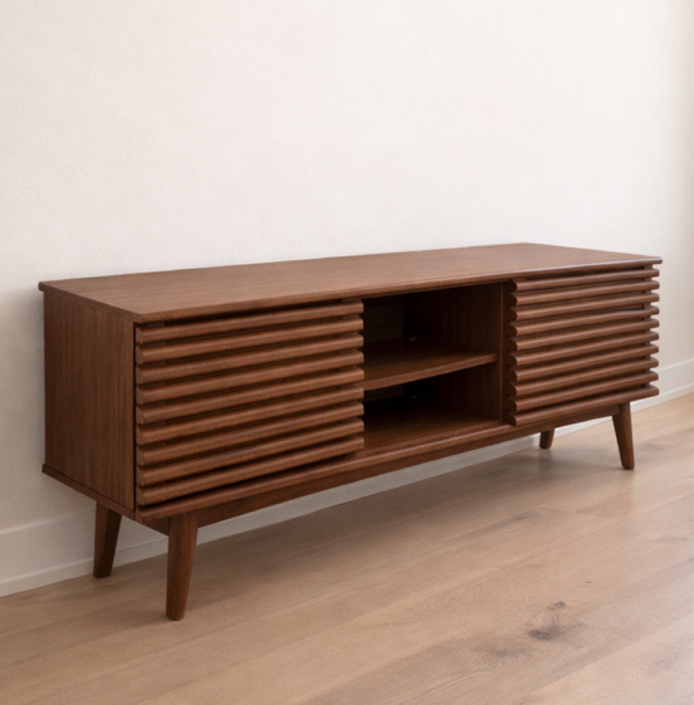 Console / TV Stand - fluted Walnut finish - photo 2