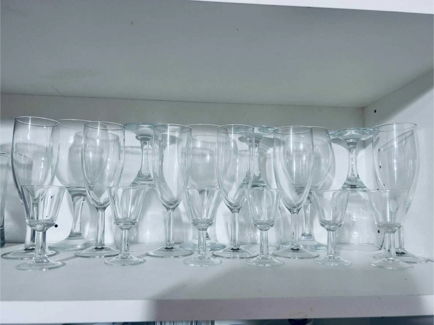 18 wine , champagne & liqueur Glassware