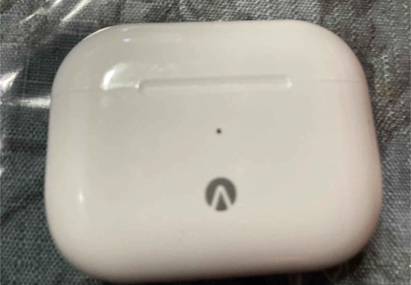 White Wireless Earbuds with Charging Case - photo 2