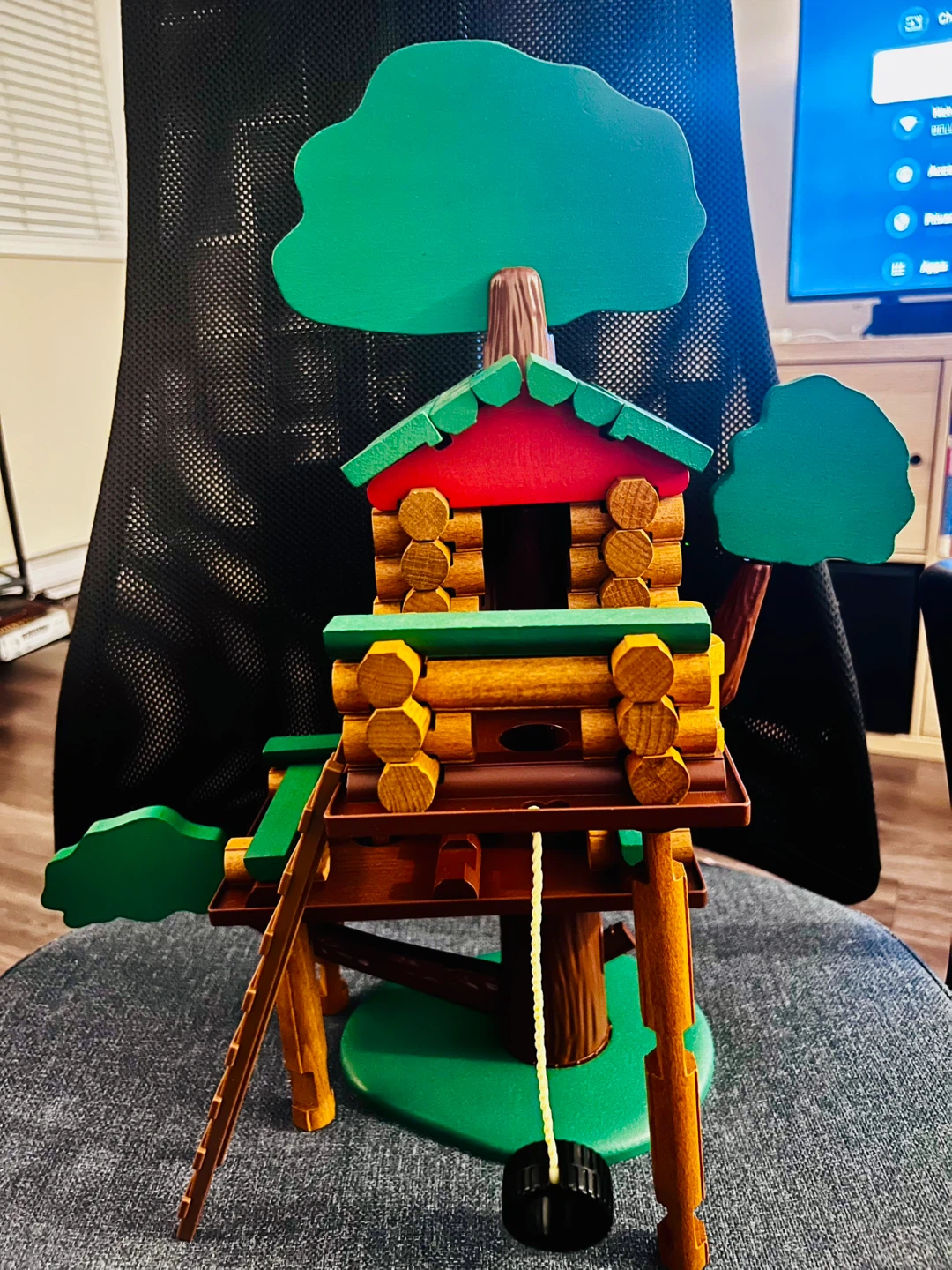 Lincoln Logs 2-Tiered Tree House Building Set